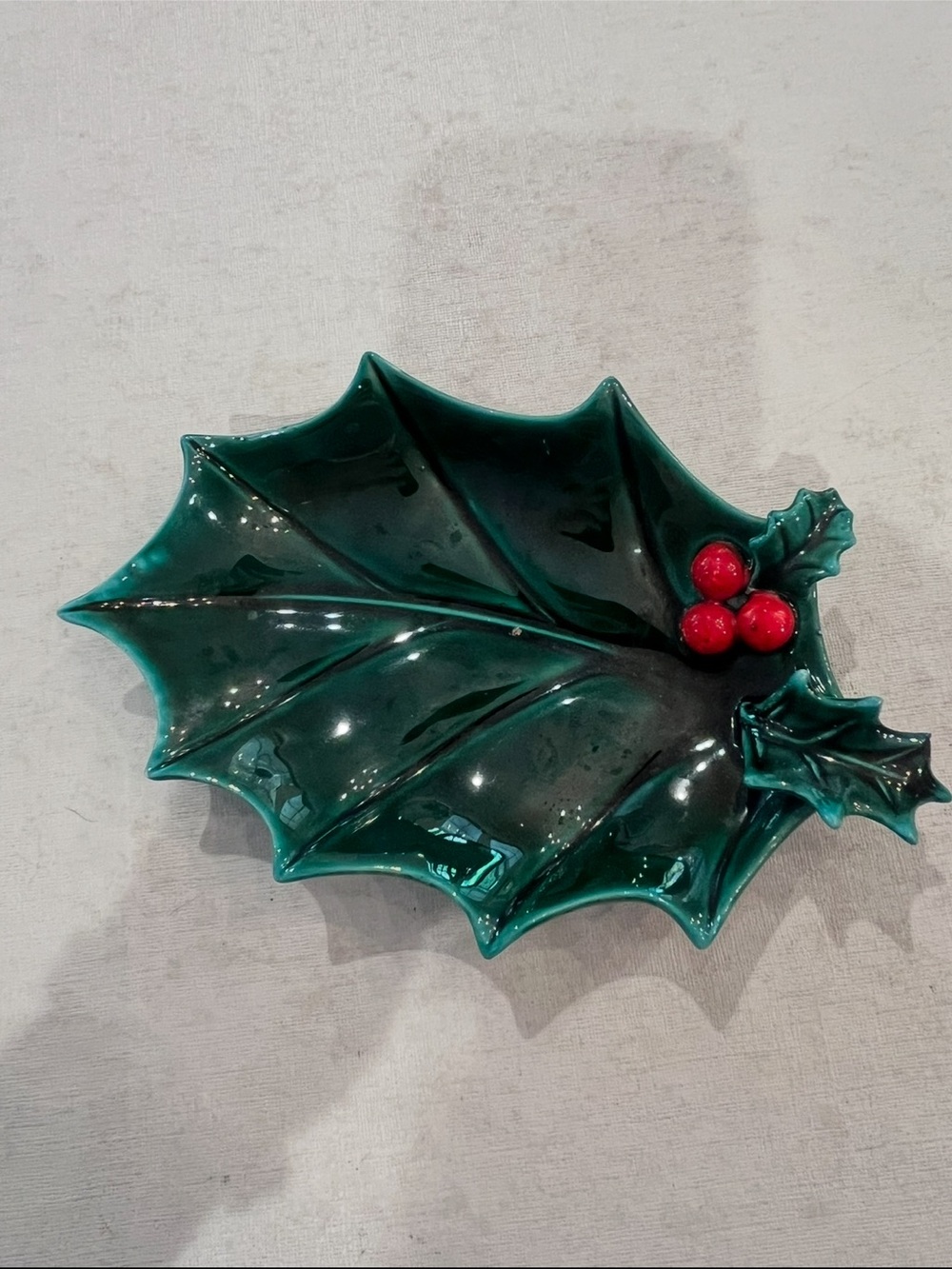Vintage Lefton Holiday Holly Leaf Ceramic Dish in Dark Green with Red Berries.